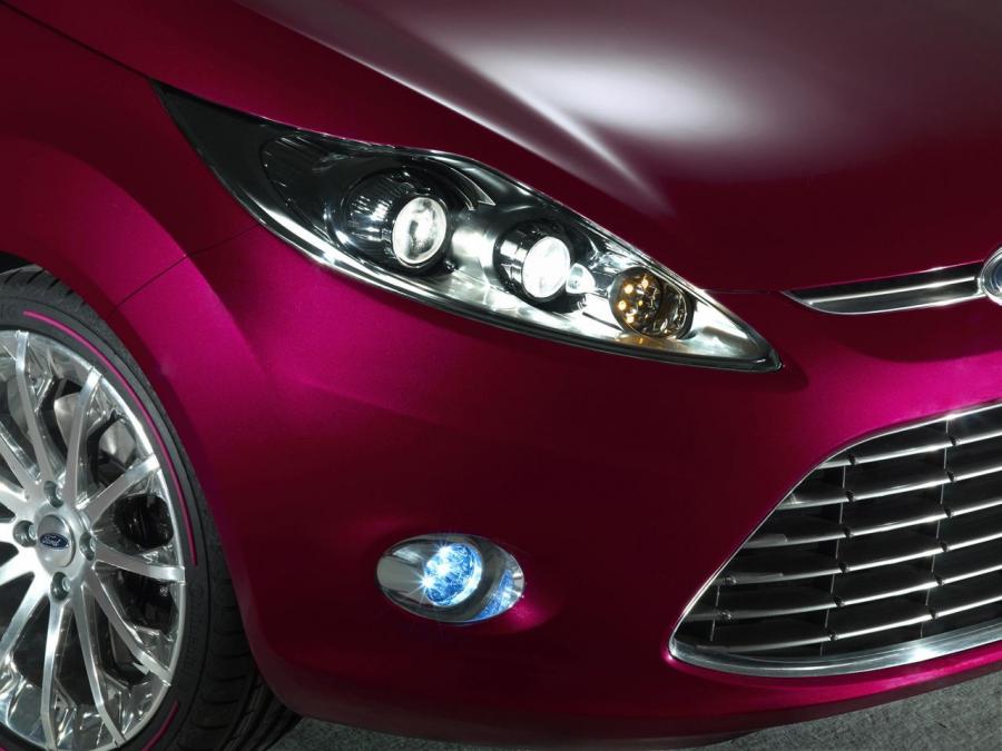  Ford Verve Concept 2007 года  (фото 17 из 37)
